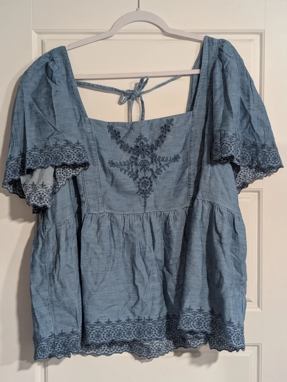 Old Navy Light Blue Embroidered Puff-Sleeve Peasant Blouse